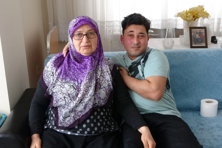 67 yaşındaki kadın engelli oğlu ile hayat mücadelesi hayran bırakıyor