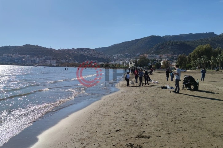 Antalya’da balık havuzunun patladığı söylentisi üzerine vatandaşlar sahile koştu