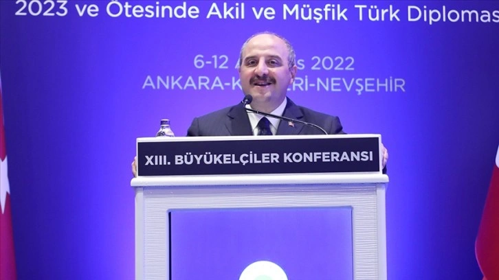 Bakan Varank: Türkiye, diline, dinine, ırkına bakmaksızın tüm dünyaya nefes olmaya devam ediyor
