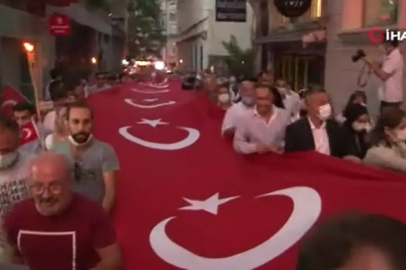 Beyoğlu'nda 30 Ağustos Zafer Bayramı Resul Dindar konseriyle kutlandı