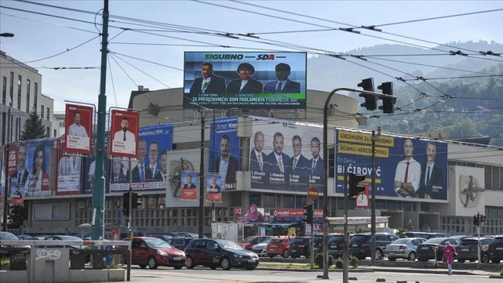 Bosna Hersek'teki seçim yaklaşırken, sokakları aday ve parti afişleri kapladı