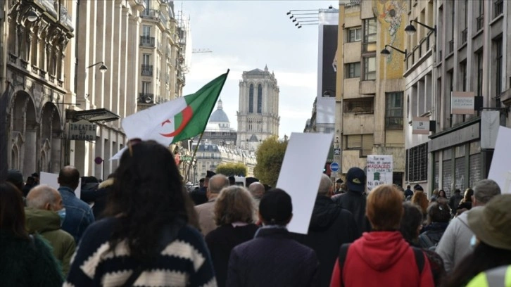 Cezayir'de dü bakanlık Fransızca kullanımını sonlandırdı