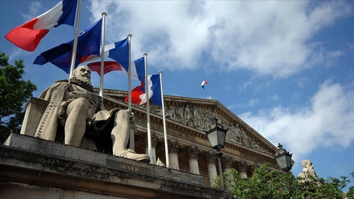 Fransız hükümeti, İslam Konseyinin yerini alacak yeni bir kuruluş oluşturuyor