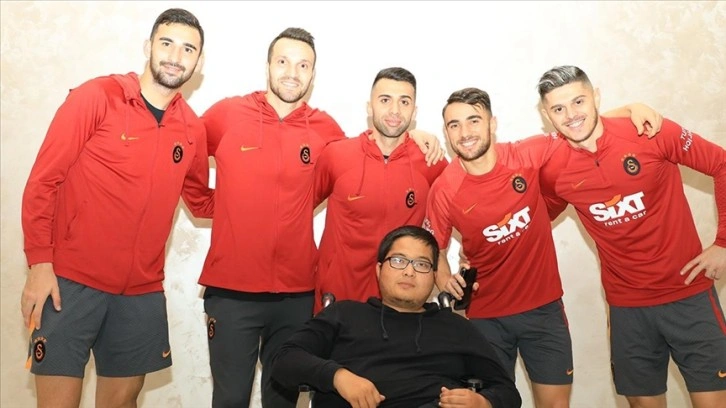 Galatasaray taraftarı engelli gencin futbol takımıyla buluşma hayali gerçekleşti