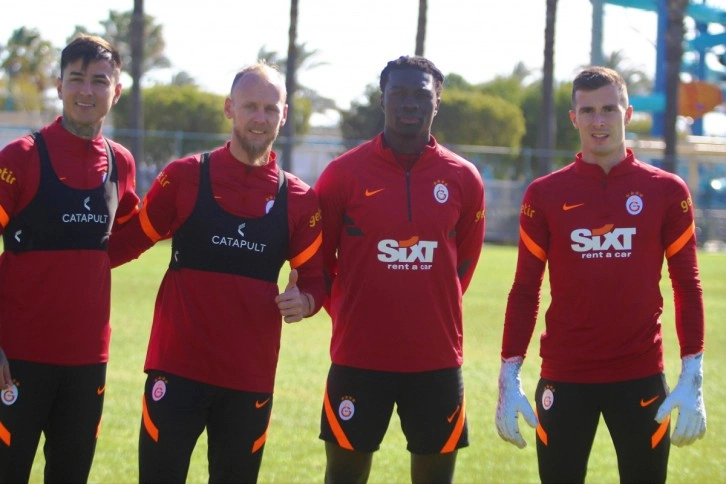 Galatasaray’da 4 futbolcu geldi, 8 gitti