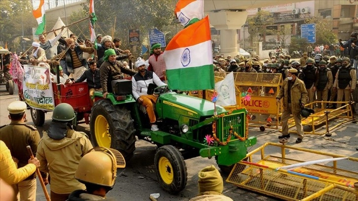 Hindistan protestolara sebep bulunan kesinleşmemiş tarım yasalarını kaldıracak