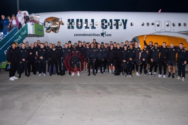 Hull City yüzlerce taraftarıyla Antalya'ya geldi