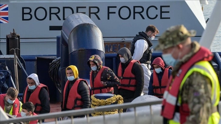 İngiltere düzensiz göçmenleri adli inceleme olmaksızın sınır dışı etmeyi planlanıyor