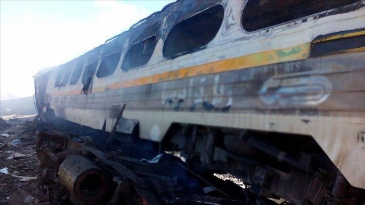 İran'da yolcu treninin raydan çıkması sonucu 17 kişi öldü
