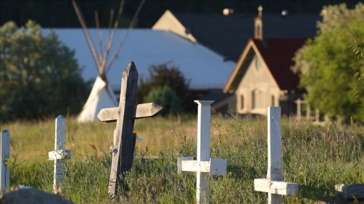 Kanada'da kilise okulunun bahçesinde 17 mezar bulundu