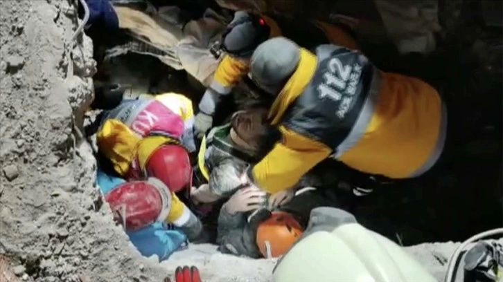 KKTC arama kurtarma ekipleri, Adıyaman'daki otel enkazından 1 kişiyi kurtardı
