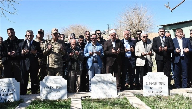 Mardin'de PKK'lı teröristlerce 36 yıl önce şehit edilen 8 kişi törenle anıldı