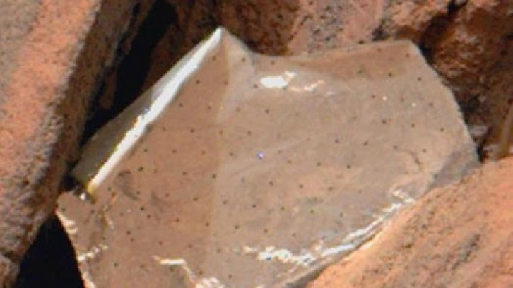 Mars'ta kaydedilen yabancı cisim termal battaniye parçası olabilir