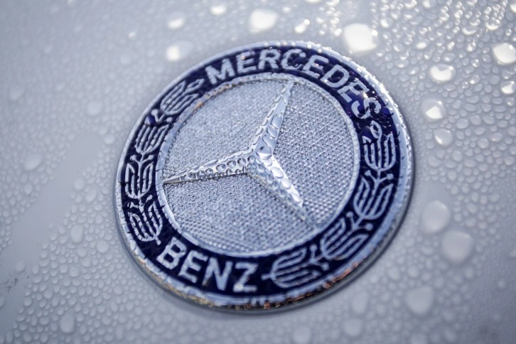 Mercedes Benz, dünya çapında 800 binden fazla aracı arıza nedeniyle geri çağırdı