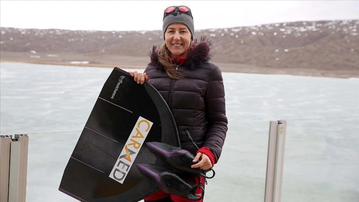 Milli sporcu Birgül Erken'i buz altında rekor heyecanı sardı
