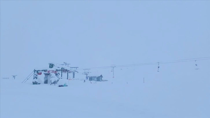 Saklıkent Kayak Merkezi'nde kar kalınlığı bir metreyi geçti