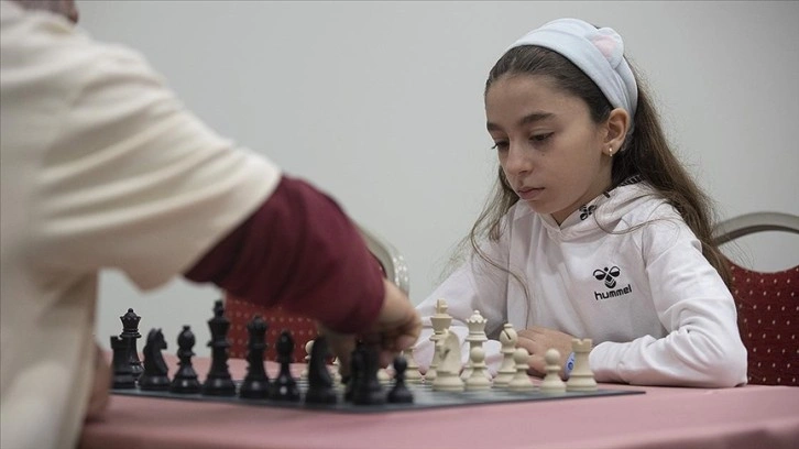 Satrançta dünya ikincisi olan 10 yaşındaki Senem, olimpiyat şampiyonluğuna odaklandı