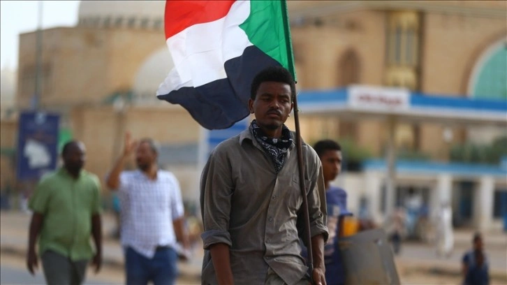 Sudan'da yeni geçiş dönemi için asker ve siviller arasında 