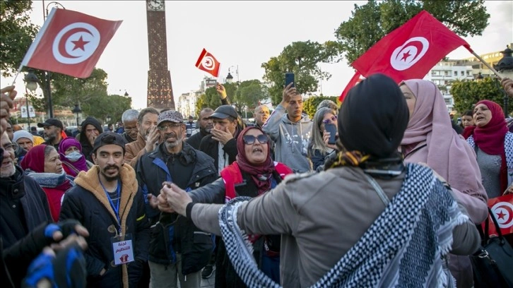 Tunus'ta 2021 yılı ekonomik kriz ve siyasi çekişmelerle geçti