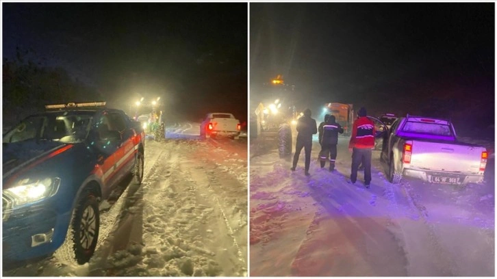 Uşak'ta dağ yolunda mahsur kalan 16 kişi kurtarıldı