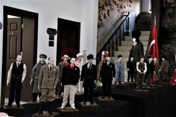 20 kişilik ekip 1.5 yılda Atatürk’ün 15 farklı elbisesinin birebir aynısını dikti