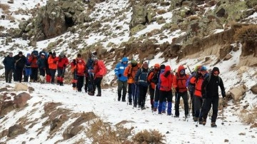 27 dağcıdan Ağrı Dağı'na zirve tırmanışı