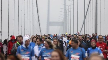 43. İstanbul Maratonu'nda el koşusu yapıldı