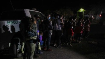 ABD-Meksika sınırında sonuç ortak yılda 1,7 milyon ağır aksak göçmen yakalandı