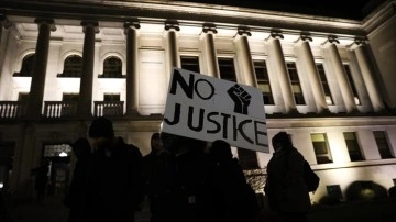 ABD'de Rittenhouse'un beraat etmesi bazı kentlerde protesto edildi