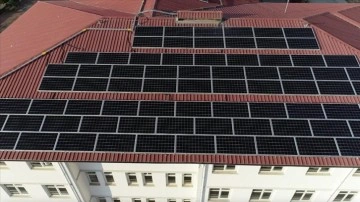 Adıyaman'da okul çatılarına kurulan GES'lerde 2022'de 5 milyon liralık elektrik üreti