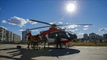 Adıyaman'dan 2 yaşlı hasta ambulans helikopterle Diyarbakır'a getirildi