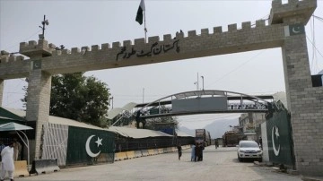Afganistan ile Pakistan arasındaki Torkham Sınır Kapısı yeniden açıldı