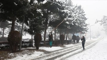 Afganistan'ın başkenti Kabil'e bu kışın en yoğun karı yağdı