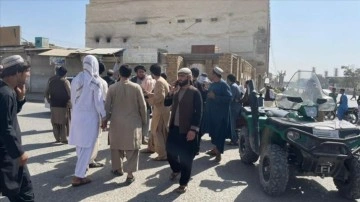 Afganistan'ın Kandahar vilayetinde camiye bombalı saldırıda en 30 ad yaşamını kaybetti
