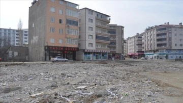 Afşin'de depremde yıkılan belediye hizmet binasının alanı meydana dönüştürülecek