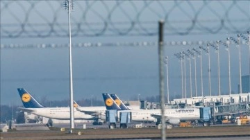 Alman hava yolu şirketi Lufthansa pilotlarının yarınki grevi ücret anlaşmasıyla iptal edildi