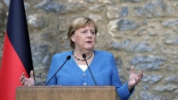 Almanya'da Başbakan Merkel'den toy hükümet kurulana derece görevde kalması istendi