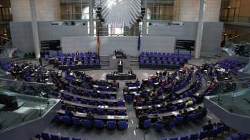 Almanya'da Federal Meclis'te dünkü Kovid-19 önlemleri onama edildi