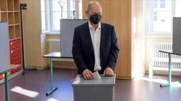 Almanya'daki umumi seçimlerden Sosyal Demokrat Parti bir numara çıktı