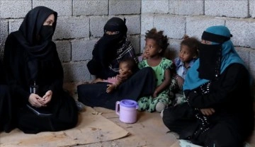 Angelina Jolie, Yemen'de bir sığınmacı kampını ziyaret etti