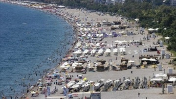 Antalya ve Muğla sahillerinde bayram tatili yoğunluğu sürüyor