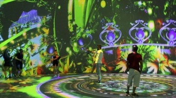 Antalya'da 3D boyutlu sanal evren merkezi, ziyaretçilerini ağırlamaya başladı
