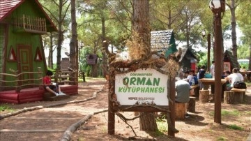 Antalya'da kurulan "Orman Kütüphanesi" kitapseverleri ağırlıyor