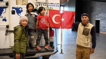 Antalya'da yaşayan yabancılar da depremzedelere yardım için seferber oldu