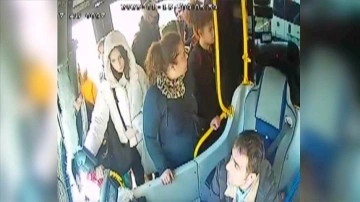 Antalya'da yolculara sinirlenip kontağı kapatan şoför otobüsten indi