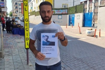 Antalya'dan geldi sokak sokak dolaşıp kayıp kardeşini arıyor