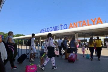 Antalya’ya havayoluyla gelen turist sayısı 3 milyonu geçti