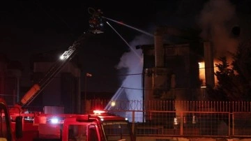 Arnavutköy’de kauçuk fabrikasında çıkan yangında hasar oluştu