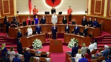 Arnavutluk'un yeni Cumhurbaşkanı Begaj görevine başladı