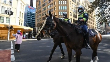 Avustralya'da Kovid-19 yasaklarını protesto eden göstericiler polisle çatıştı